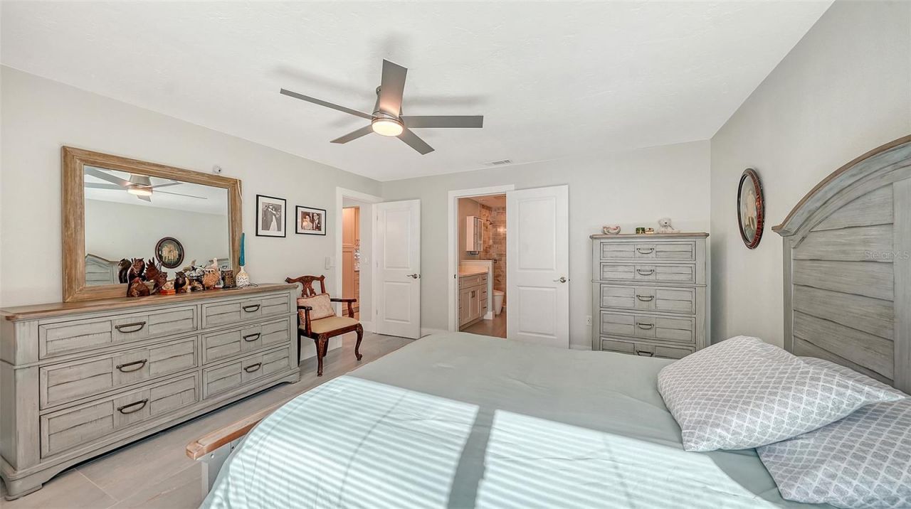 131 Whispering Sands Circle, Unit V33, Sarasota, FL 34242 Photo