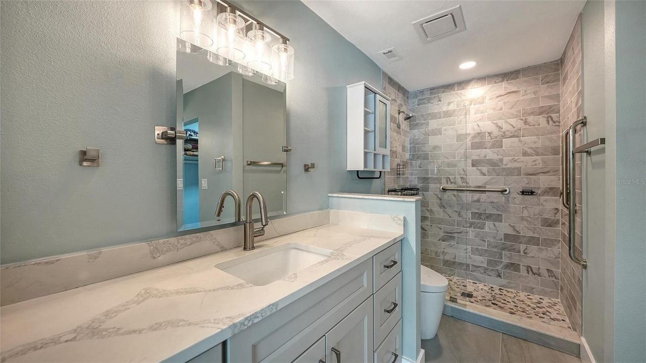 131 Whispering Sands Circle, Unit V33, Sarasota, FL 34242 Photo