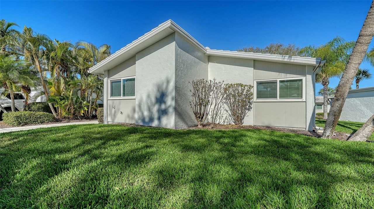 131 Whispering Sands Circle, Unit V33, Sarasota, FL 34242 Photo