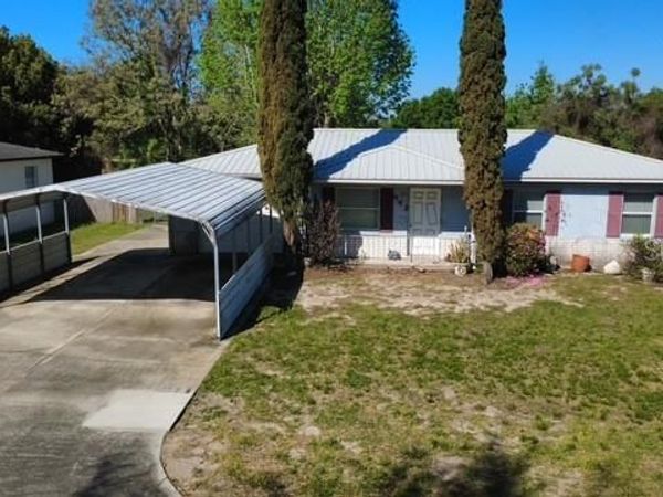 443 WINNERS CIRCLE , LADY LAKE, FL 32159