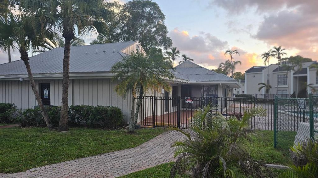 4403 Treehouse Lane, Unit H, Tamarac, FL 33319 Photo