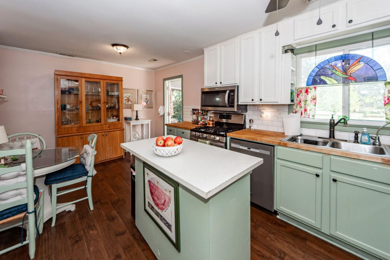 9008 Timber Street Photo 10