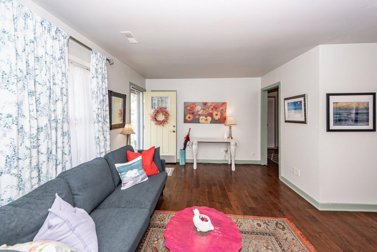 9008 Timber Street Photo 5