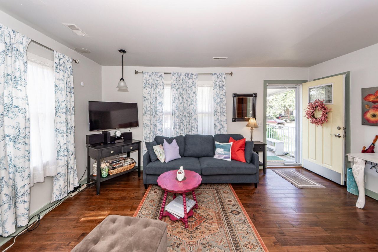 9008 Timber Street Photo 5