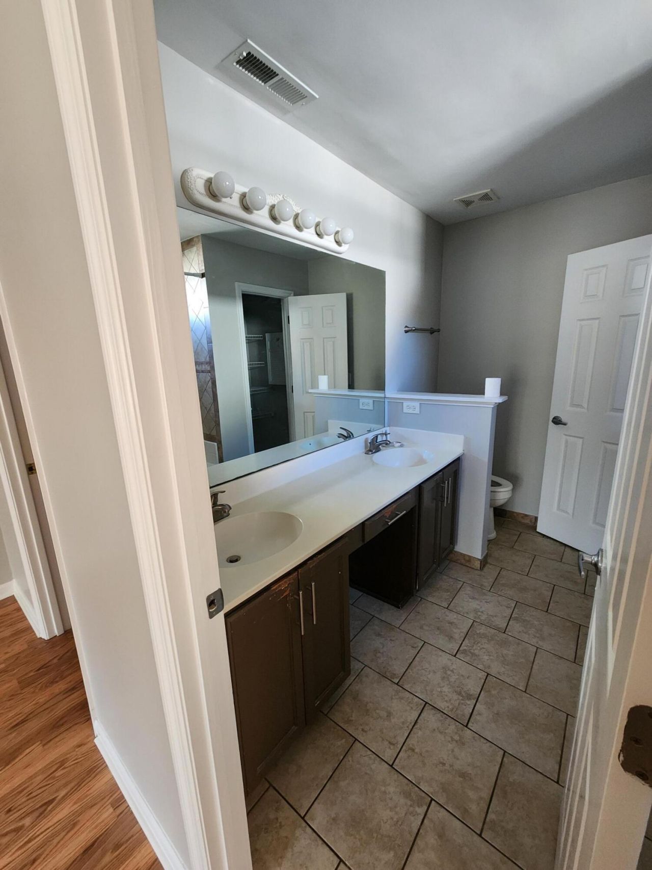 1413 Wellesley Circle Photo 10