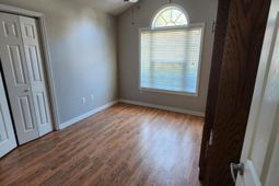 1413 Wellesley Circle photo 4