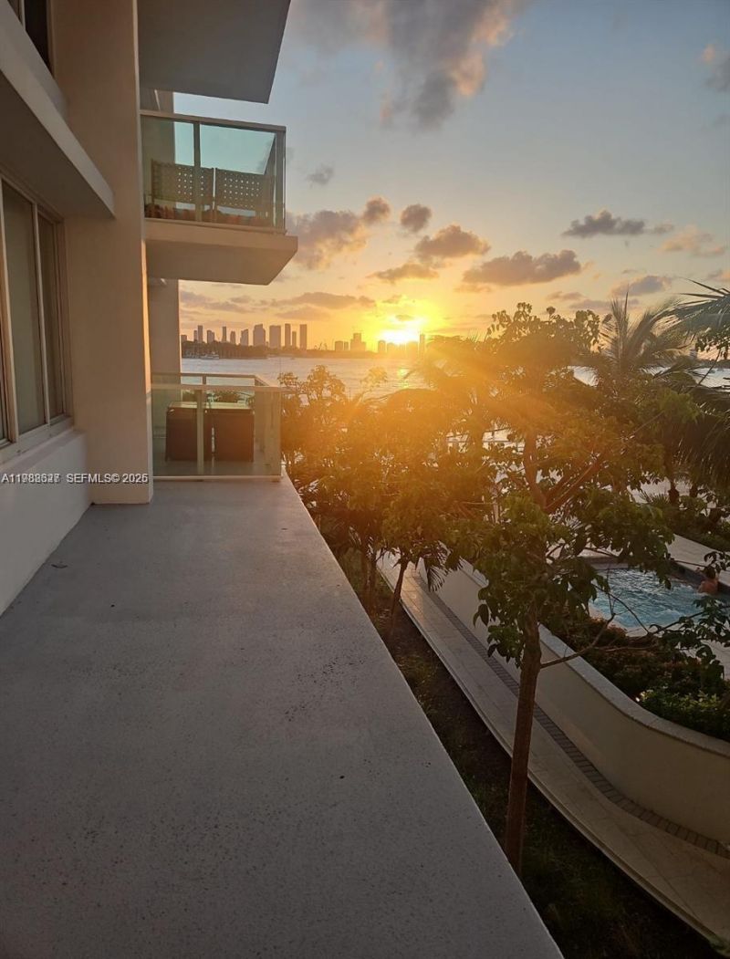 1000 West Ave, Unit 214, Miami Beach, FL 33139 Photo