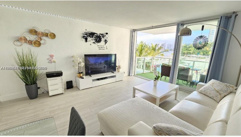 1000 West Ave, Unit 214, Miami Beach, FL 33139 Photo