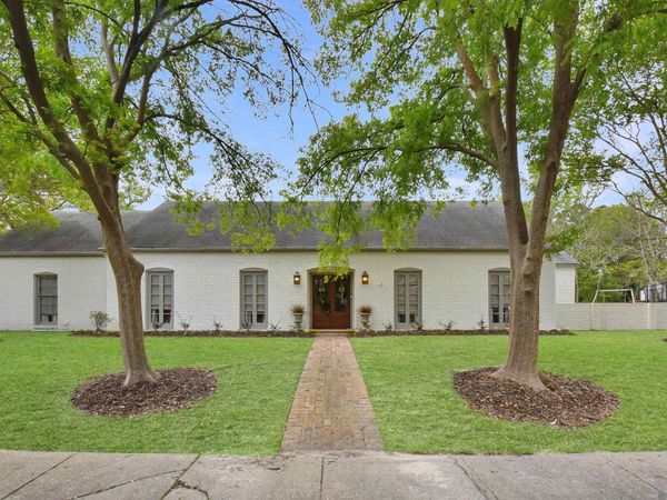 12030 Chester Dr, Baton Rouge, LA 70810