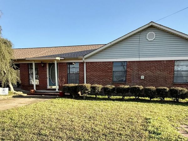 500 11th Ave., Amory, MS 38821