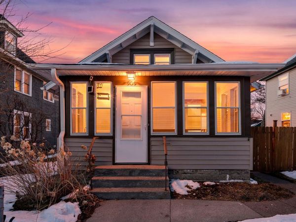 909 Saint Anthony Avenue, Saint Paul, MN 55104