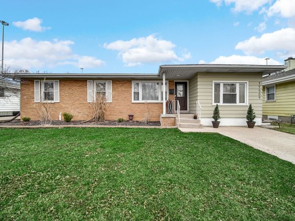 17509 Maple Avenue , Lansing, IL 60438