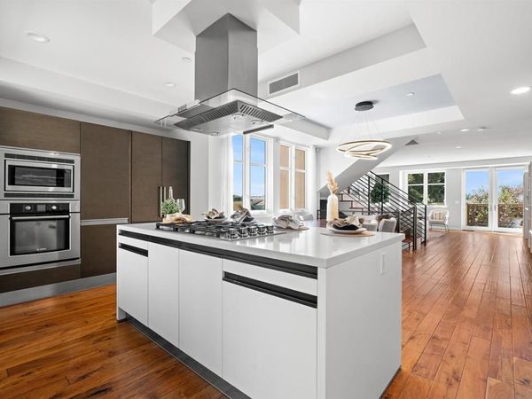 215 2nd St, Unit 101, Encinitas, CA 92024