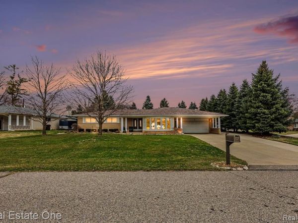 55689 Nocturne Court, Shelby Twp, MI 48316