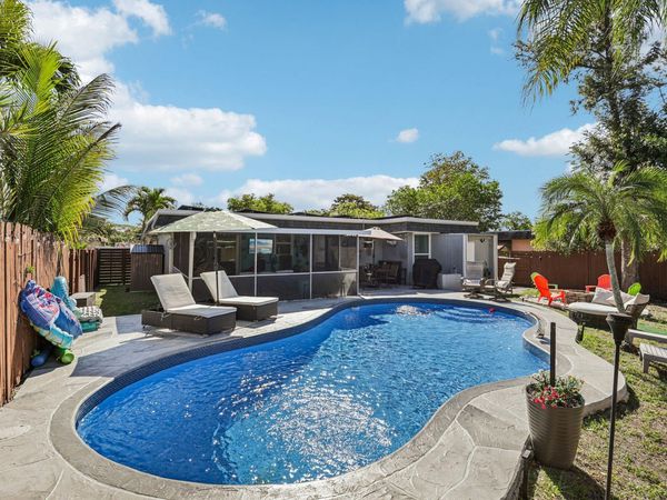 7803 NW 69th Terrace, Tamarac, FL 33321