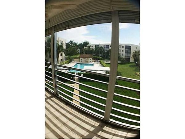3186 Via Poinciana, Unit 311, Greenacres, FL 33467