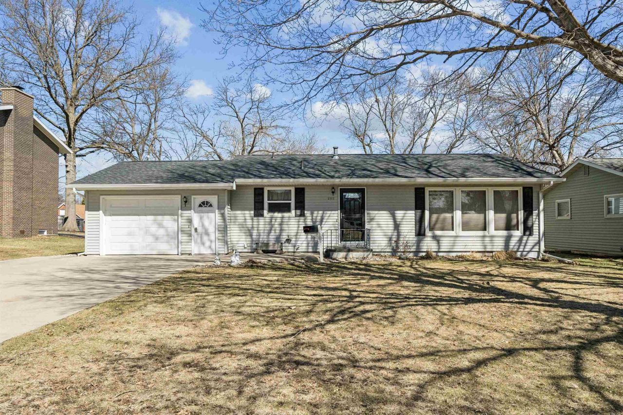 1111 2nd Avenue, Ackley, IA 50601 Main Photo