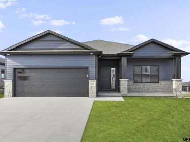 435 N 105th Street , Lincoln, NE 68527