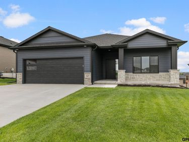 435 N 105th Street, Lincoln, NE 68527