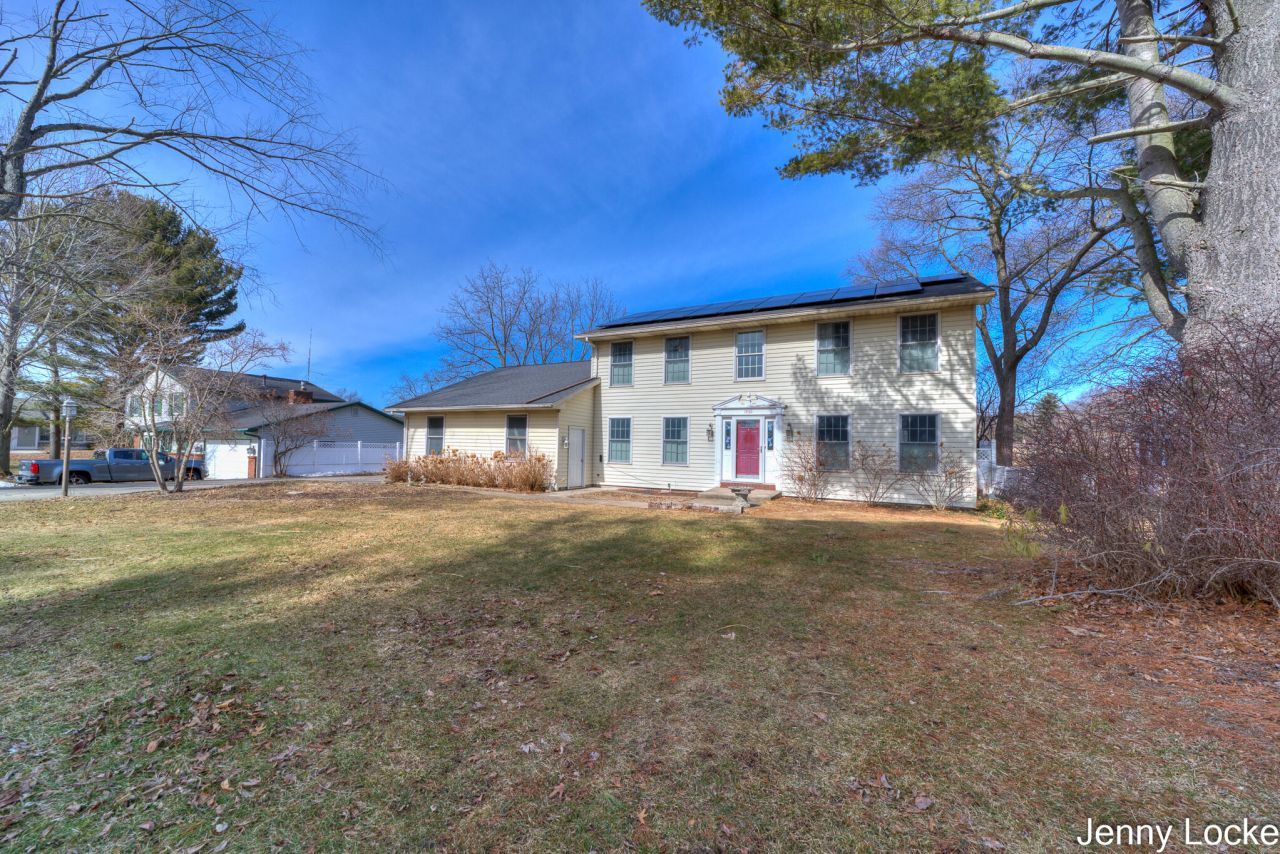 1530 Bayview Drive, Norton Shores, MI 49441 Main Photo