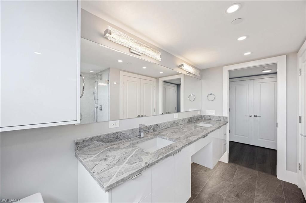 6075 Pelican Bay Blvd, Unit 605, Naples, FL 34108 Photo