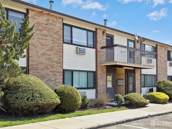 324 Cricket Lane, Woodbridge, NJ 07095