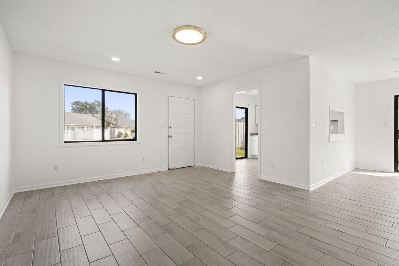 1411 Turkey Ridge Rd. Photo 4