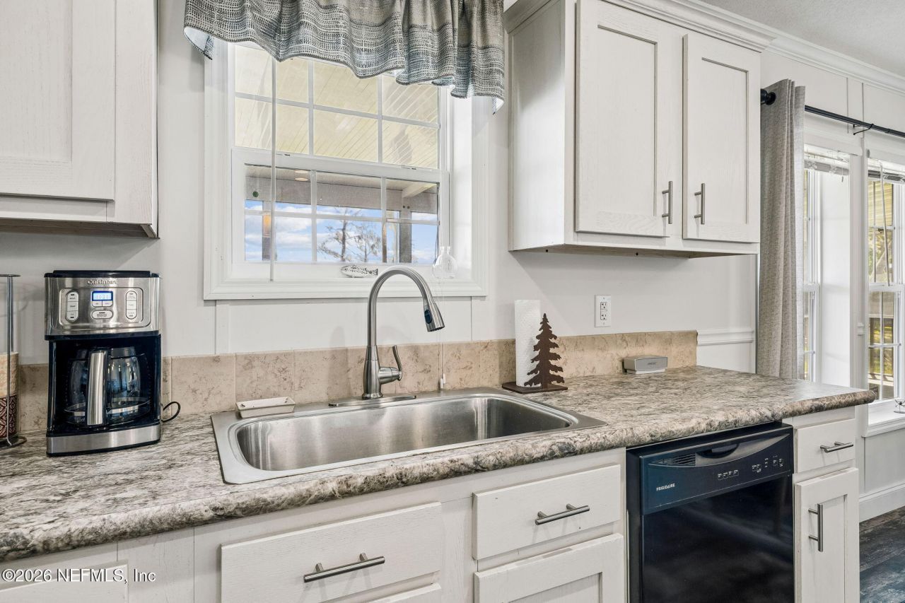 108 Sandra Lane, Crescent City, FL 32112 Photo