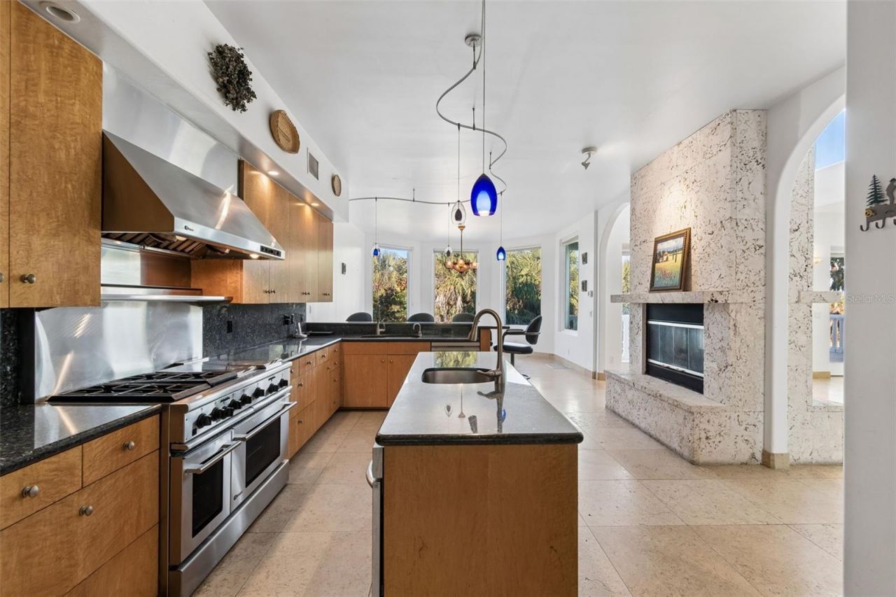 2811 Sunset Way, Saint Pete Beach, FL 33706 Photo