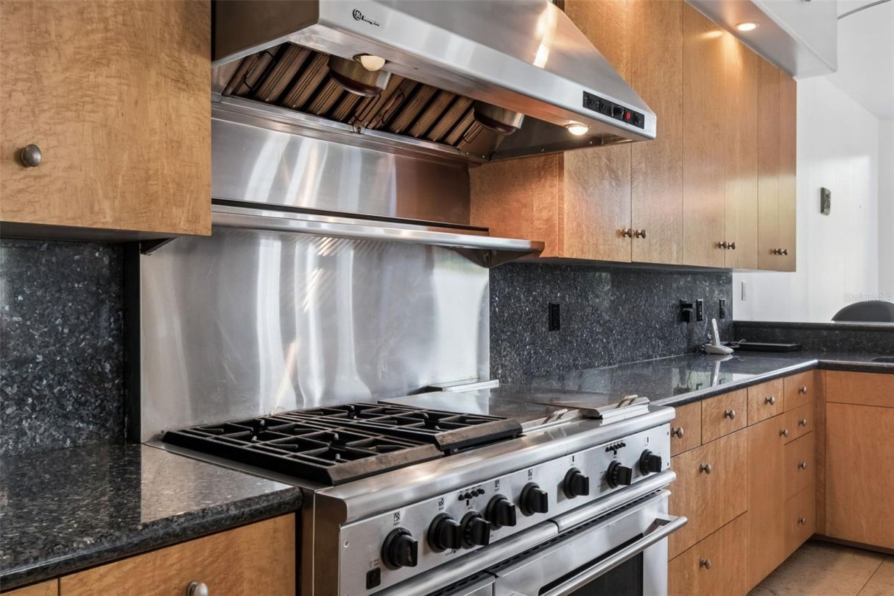 2811 Sunset Way, Saint Pete Beach, FL 33706 Photo