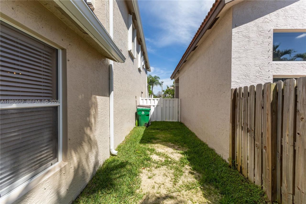 17422 SW 33rd St , Miramar, FL 33029 Photo