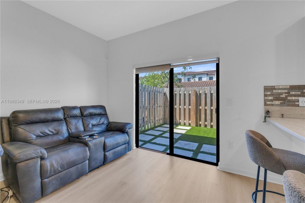 21068 NE 8th Ave, Miami, FL 33179 Photo