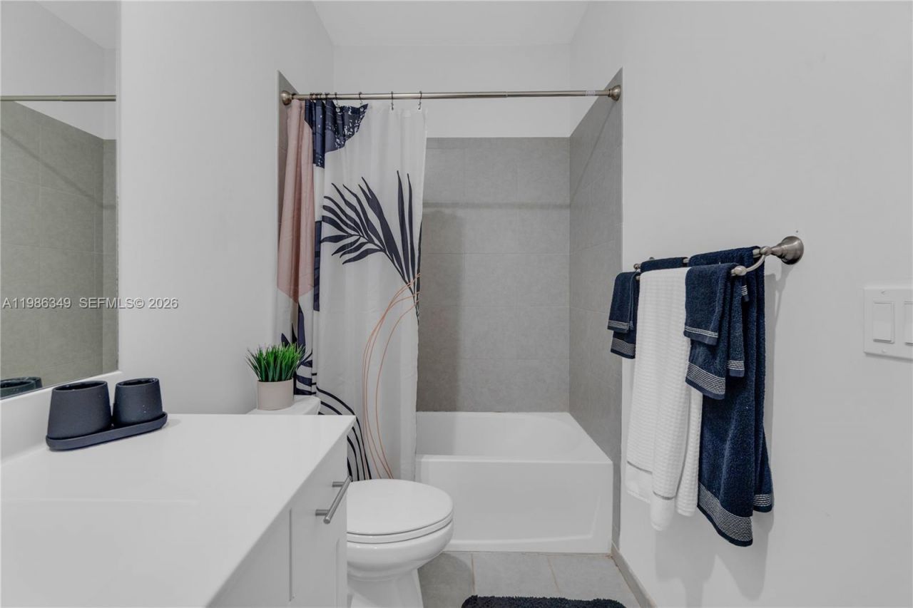 21068 NE 8th Ave, Miami, FL 33179 Photo