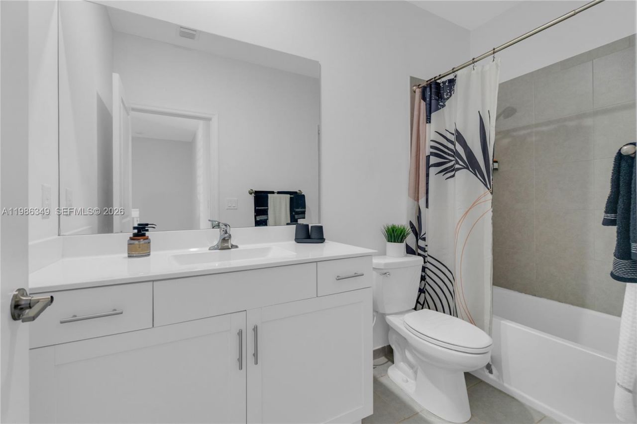 21068 NE 8th Ave, Miami, FL 33179 Photo