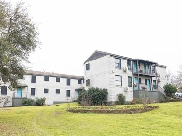 2401 Berwick Avenue, Dallas, TX 75203