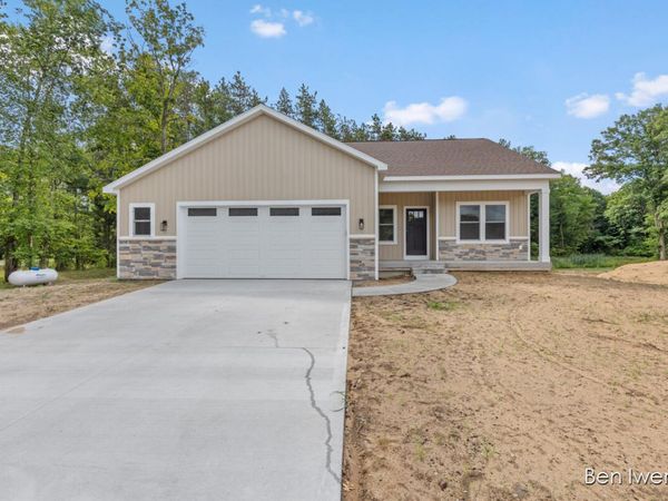 9026 Weston Drive, Coopersville, MI 49404