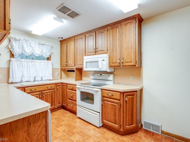 5918 Mapledell Street , Canton, OH 44718 Photo 15