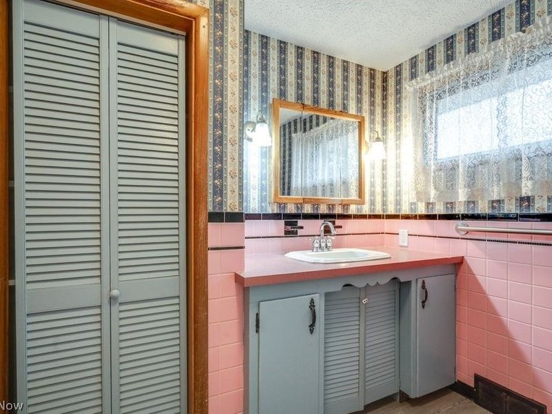 5918 Mapledell Street , Canton, OH 44718 Photo 18