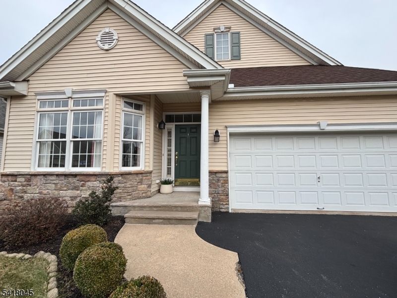 11 Stryker Rd, Franklin, NJ 08873 Main Photo