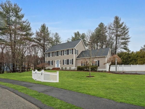 8 Gable Way, Medway, MA 02053