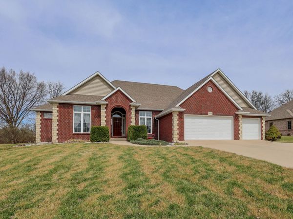 1232 Ryan Drive, Centralia, MO 65240
