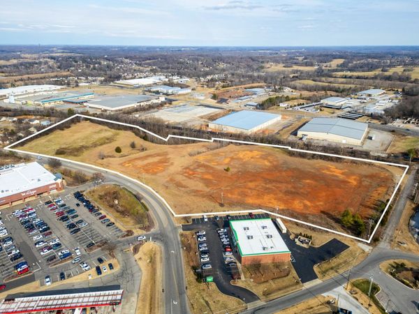 1 17th Ave E, Springfield, TN 37172