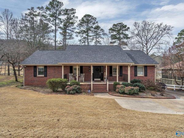 3515 Colonial Drive, Guntersville, AL 35976