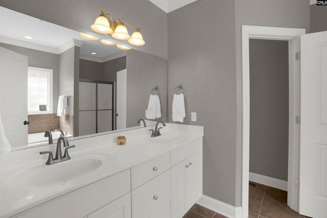 202 Lake Hilton Drive Photo 28