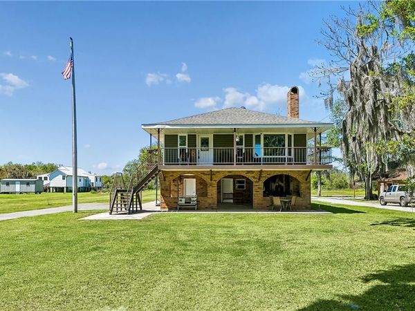 9552 BARATARIA Boulevard, Marrero, LA 70072
