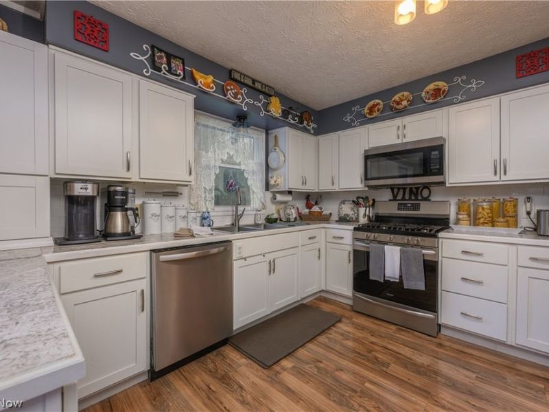 390 Ross Drive , Waynesburg, OH 44688 Photo 4