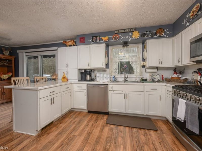 390 Ross Drive , Waynesburg, OH 44688 Photo 5