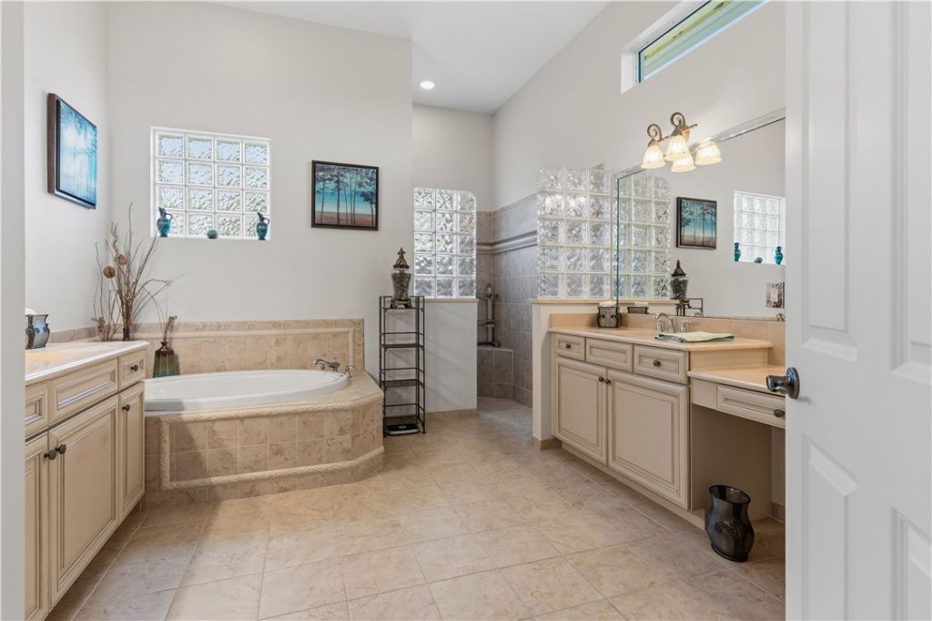 1360 S Village Square, Vero Beach, FL 32966 Photo