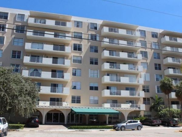 1455 N Treasure Dr, Unit 6D, North Bay Village, FL 33141