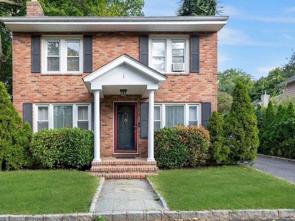 1 Motts Lane , Glenwood Landing, NY 11547